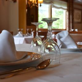 Restaurant, detail of the tables, Hotel La Morera València d'Àneu Lleida